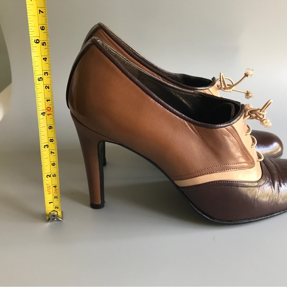 Stuart Weitzman Colorblock Laceup Pump Thailand Style: Dry Kid Size: 7 M - Picture 9 of 13